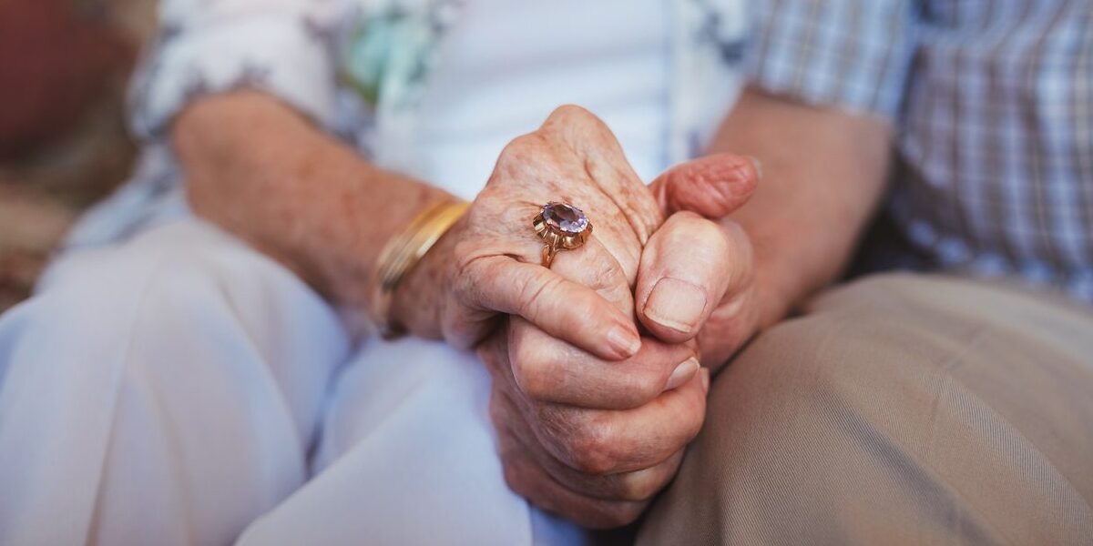 Learn how to properly distribute personal chattels like jewellery, artwork & heirlooms in your will to avoid family conflicts and legal disputes.